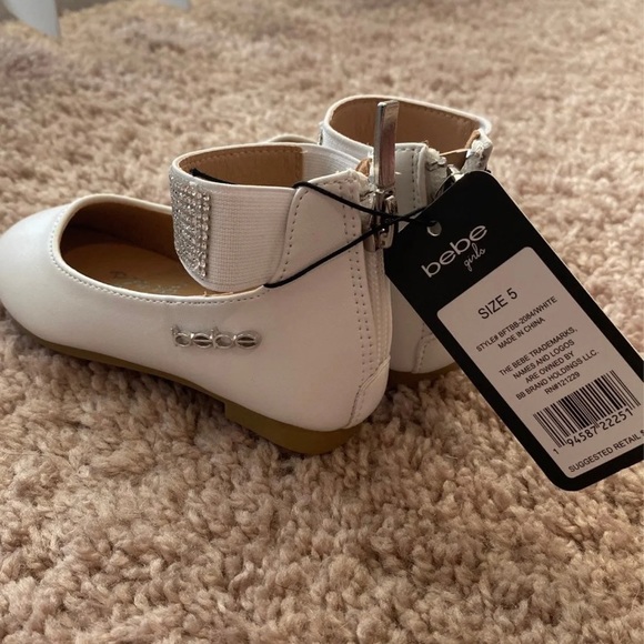 NWT Bebe Girls White Sandals Flats Size 5 - Picture 3 of 4